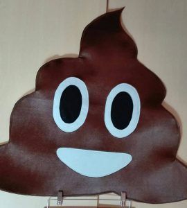 Emoticono Whatsapp Caca con ojos Disfraz